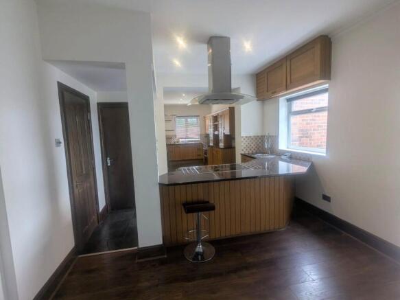 6 bed Semi-Detached to rent Image 11