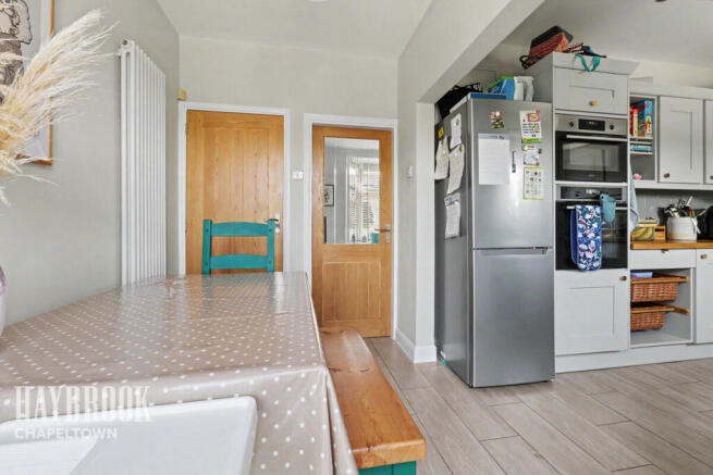 4 bed Detached for sale Image 9