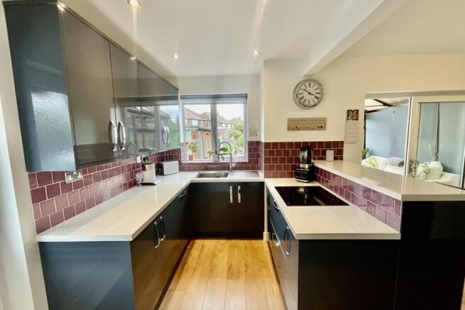 3 bed Semi-Detached for sale Image 9