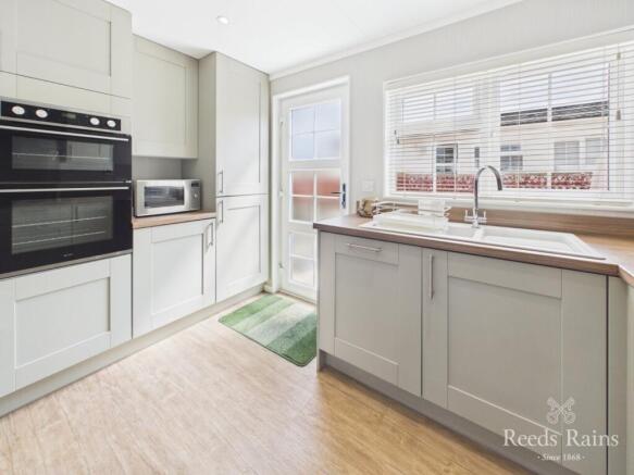 2 bed Bungalow for sale Image 4
