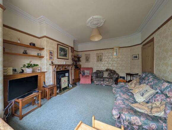 5 bed Semi-Detached for sale Image 4
