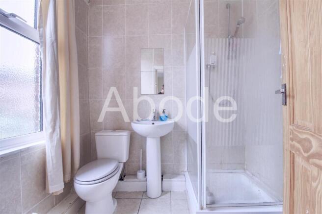 3 bed House to rent Image 8