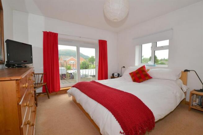 bedroom 1.JPG