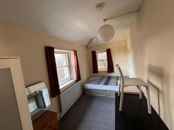 Bright single bedroom with two sash windows, fi...