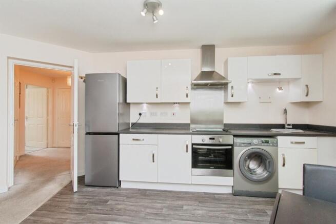 3 bed Ground Flat for sale Image 7