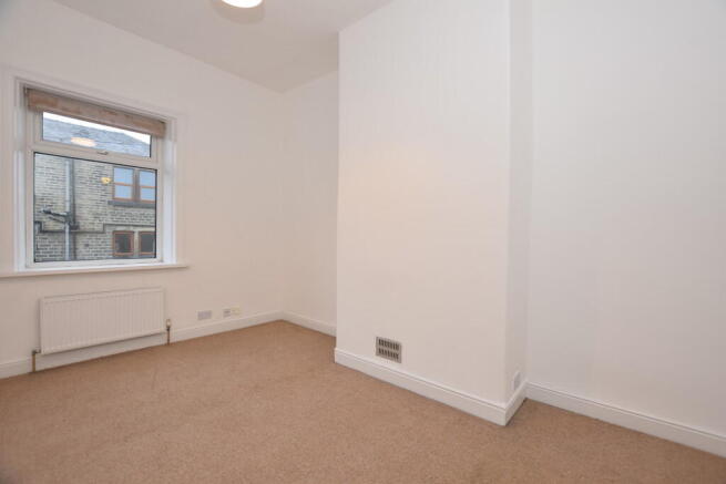 2 bed Terraced to rent Image 5