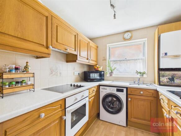 2 bed Ground Flat for sale Image 7