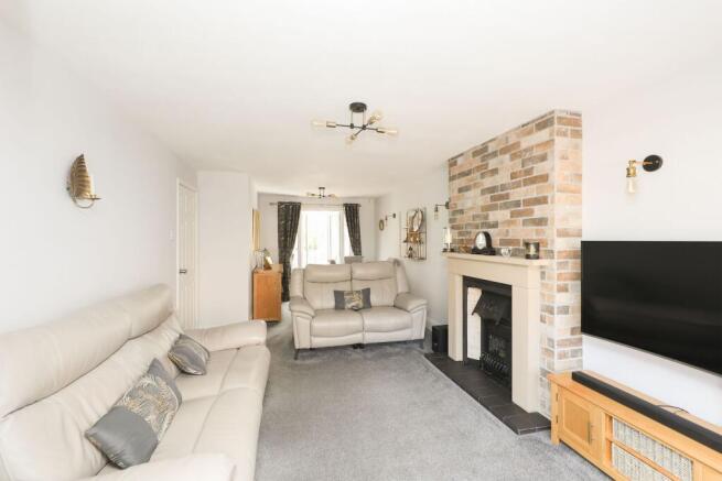 4 bed Detached for sale Image 11