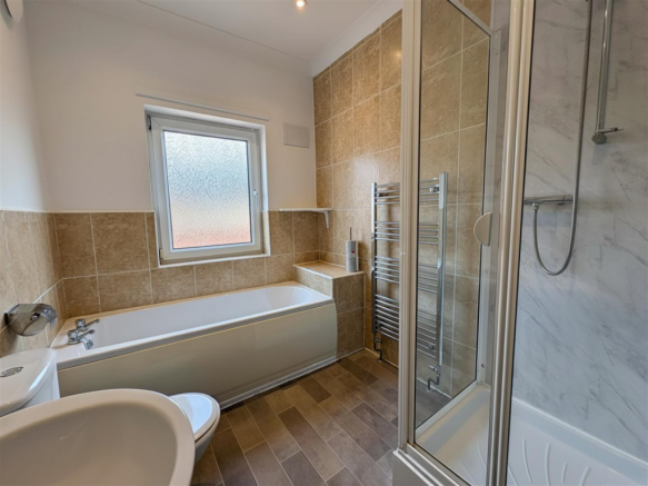 6 bed Detached for sale Image 7