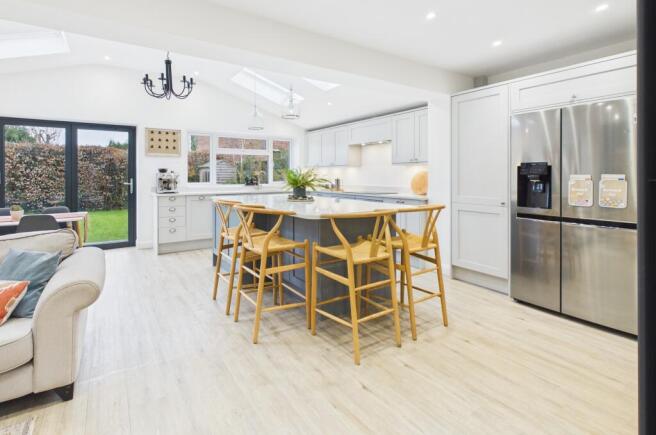 CAM02519G0-PR0386-STILL022