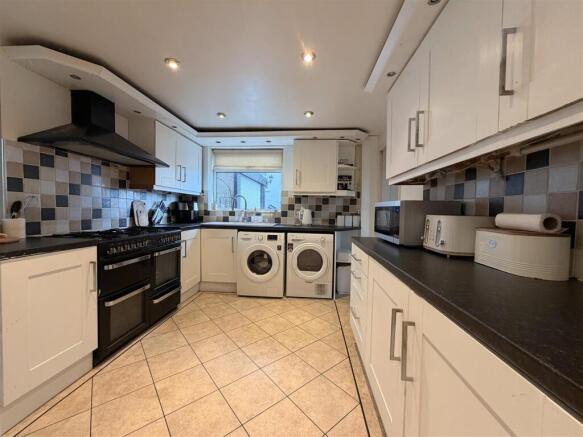 3 bed Semi-Detached for sale Image 7