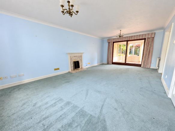 Bright Traditional Living Room Interior.png