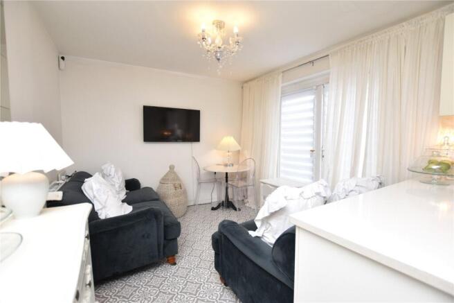 5 bed Detached for sale Image 4