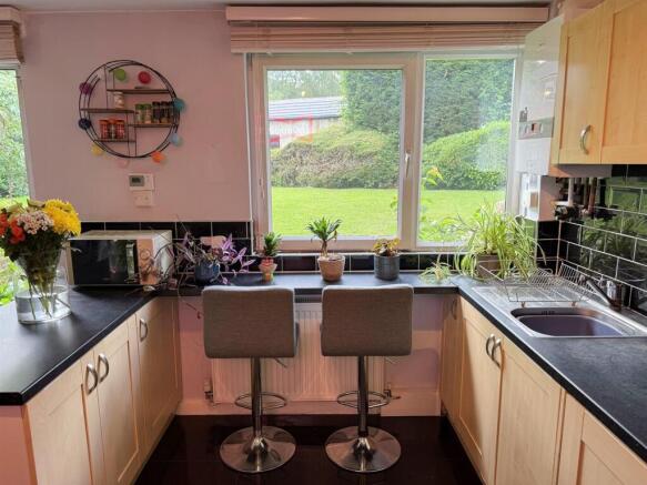 2 bed Apartment for sale Image 5