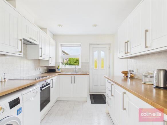 3 bed Detached Bungalow for sale Image 12