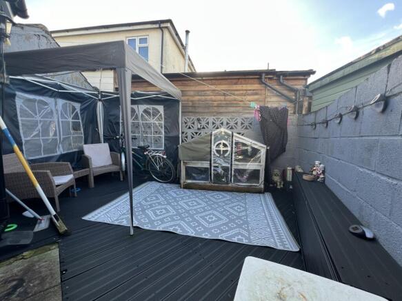 13 Lewis Smith Avenue - courtyard.JPG