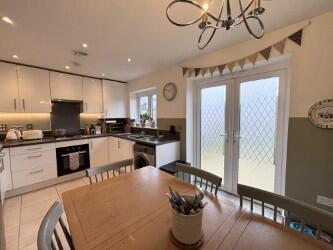 36 Lawrence Avenue - Image 2