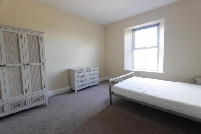 3 bed House to rent Image 8