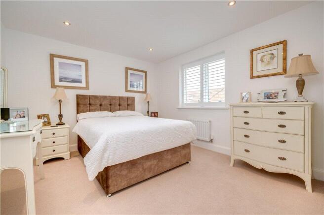 5 bed Detached for sale Image 11