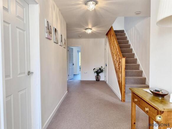 4 bed Detached for sale Image 5