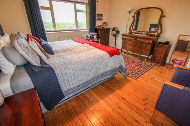 5 bed Detached for sale Image 12