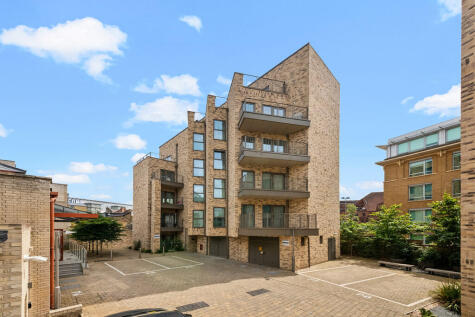 Randall Place, Uxbridge