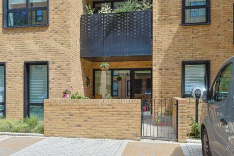 Middle Road, Ealing, W7