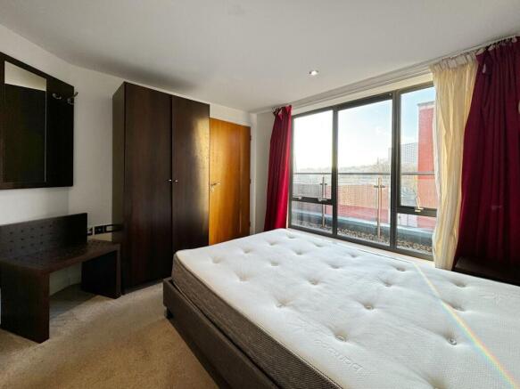 2 bed Apartment to rent Image 12