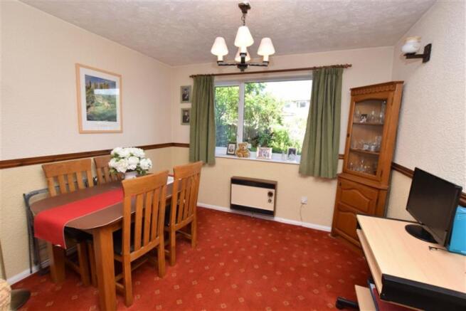 LIVING/DINING ROOM
