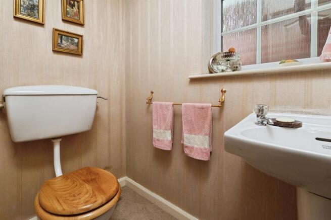 4 bed Detached for sale Image 10