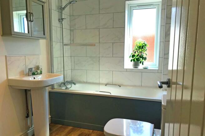 Image 3 Dickson Bathroom.jpg