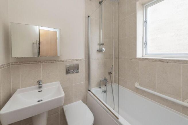 2 bed Ground Flat for sale Image 10