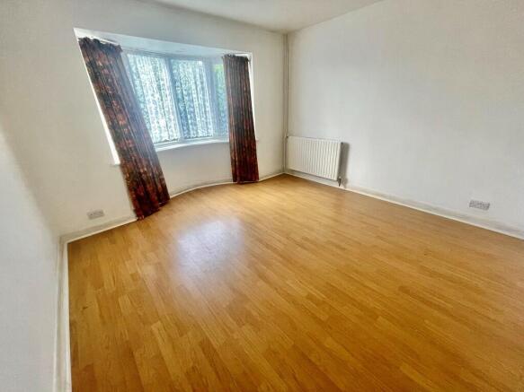 17 Cheam Road Bed