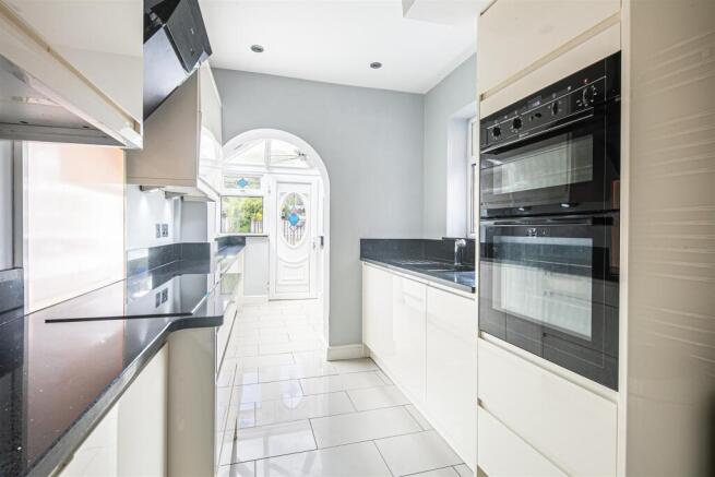 4 bed Semi-Detached for sale Image 7