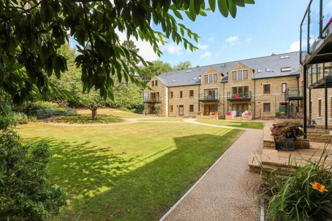 3 bed Flat for sale Image 3