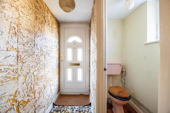 Entrance hallway/ Cloakroom
