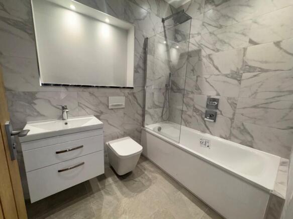 4 bed Semi-Detached to rent Image 11