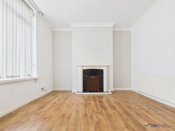 2 bed Terraced to rent Image 5