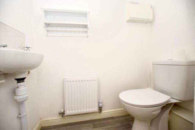 downstairs wc.jpg