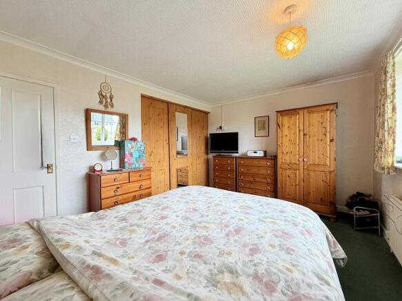 3 bed Detached Bungalow for sale Image 12