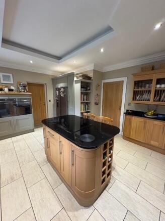 4 bed Detached for sale Image 6
