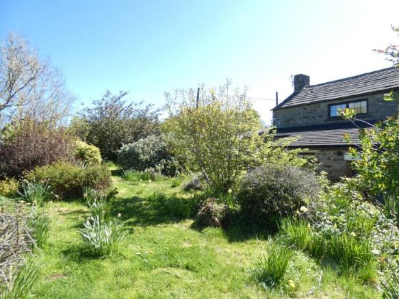 5 bed Detached for sale Image 12