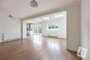 17, Pinecroft, Gidea Park, Romford RM2 6DG