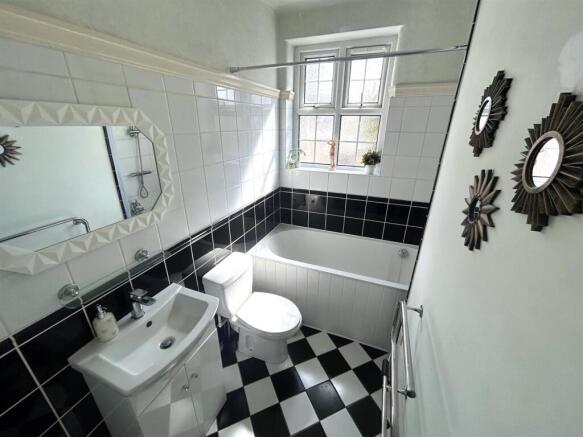 Bathroom 1.jpg