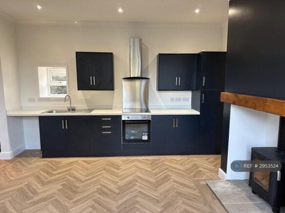 2 bed Terraced to rent Image 4