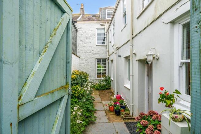 REAR FLAT/ANNEXE