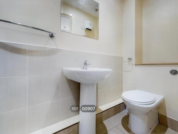2 bed Apartment to rent Image 11