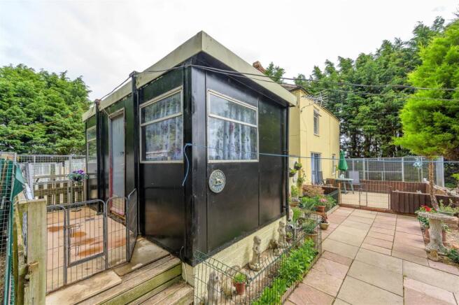 Portacabin/Grooming Room