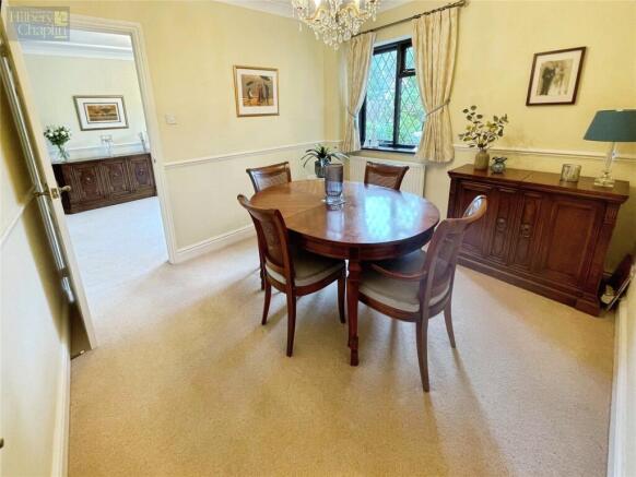 Bellevue Road, Collier Row, RM5 photo 4