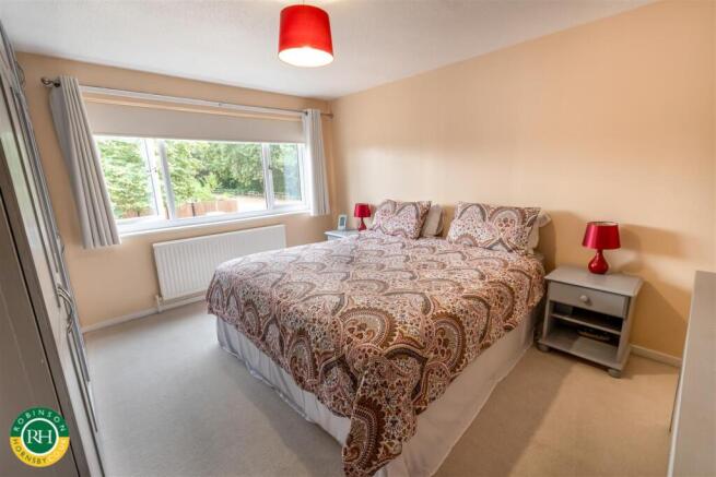 5 bed House for sale Image 9